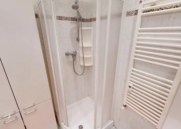 Agreable 2p Moderne En Centre-ville Proche Avec Balcon - Fr-1-196-333