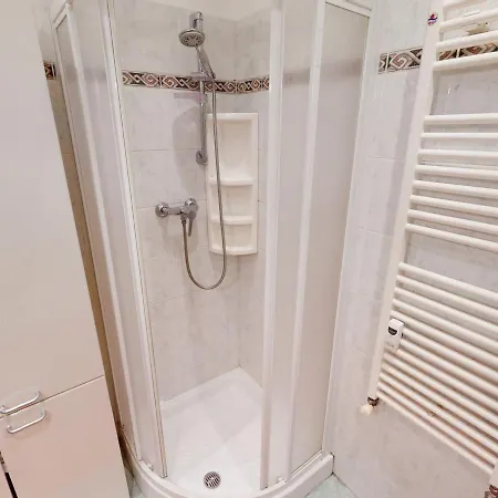Agreable 2p Moderne En Centre-ville Proche Avec Balcon - Fr-1-196-333