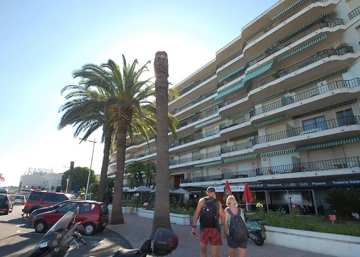 Agreable 2p Moderne En Centre-ville Proche Avec Balcon - Fr-1-196-333 * Menton